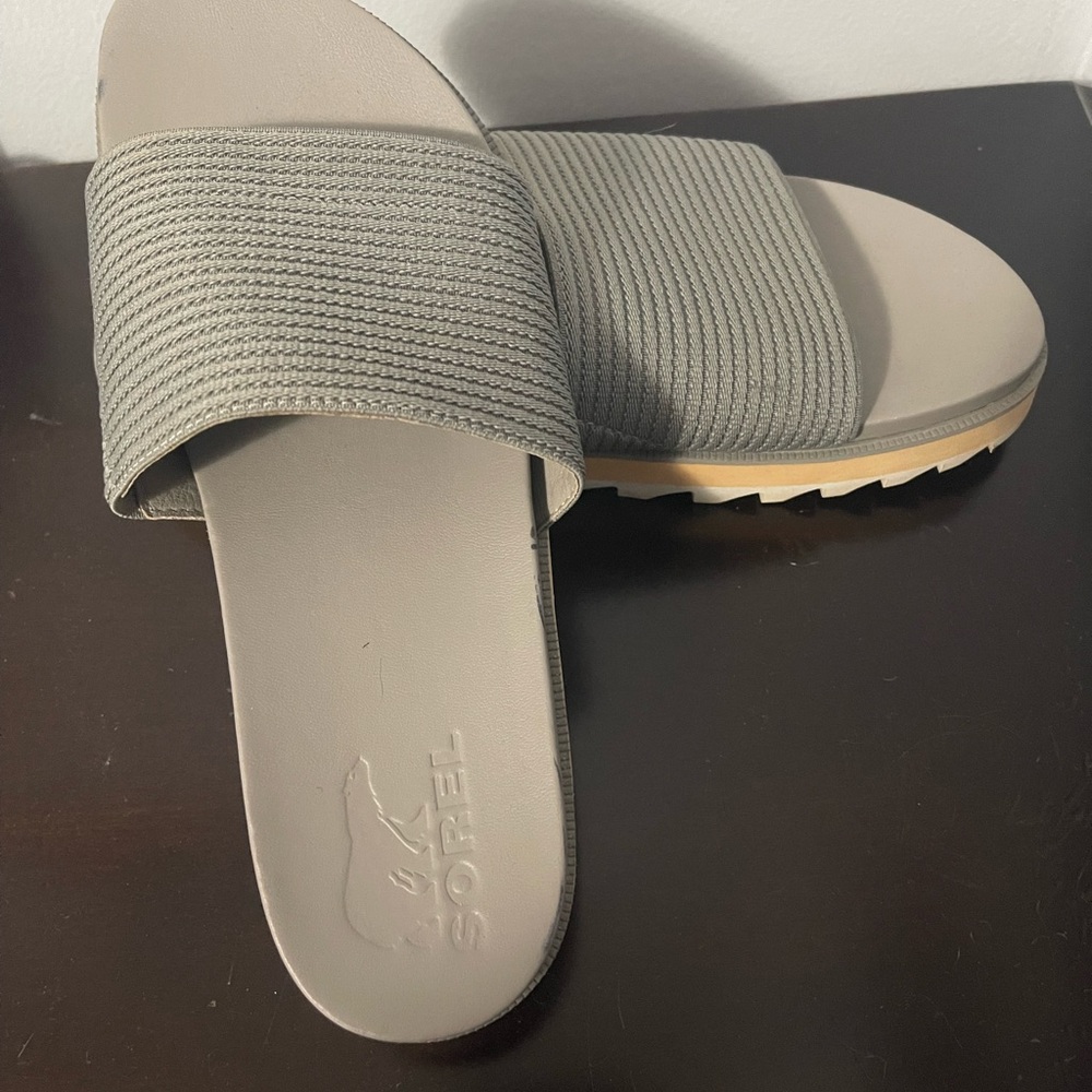 Sorel size 8 Roaming slides